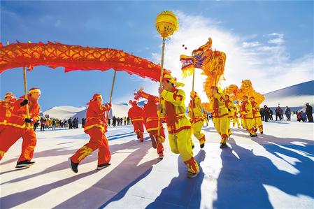 敦煌市組織社火隊在主要景點(diǎn)表演