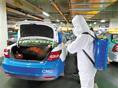 免費(fèi)接送一線抗“疫”人員 蘭州奔馬雷鋒車隊(duì)，你們真棒！