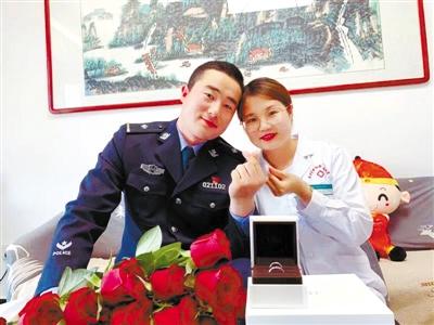 天水一對(duì)戰(zhàn)“疫”新人參加人民日?qǐng)?bào)“云集體婚禮”喜結(jié)良緣