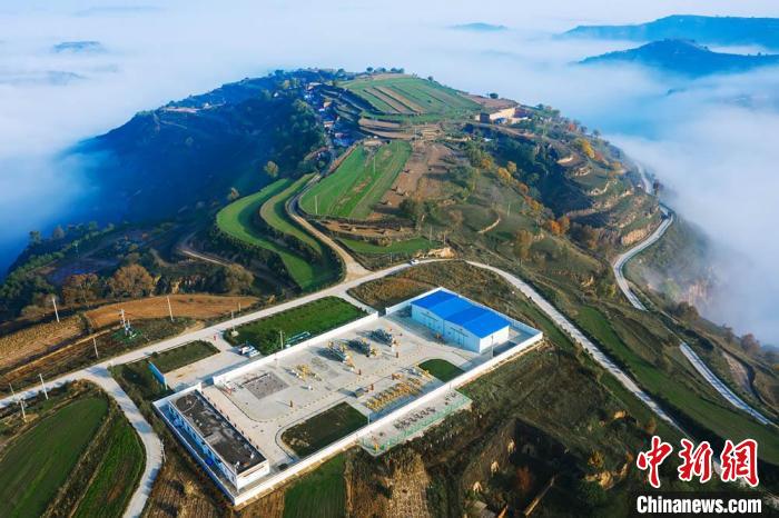 圖為中石油長(zhǎng)慶油田慶陽(yáng)天然氣開(kāi)發(fā)場(chǎng)站。(資料圖) 慶陽(yáng)市委宣傳部供圖