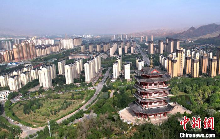 圖為“南涼古都”樂都朝陽山片區(qū)的今朝。　薛蒂 攝