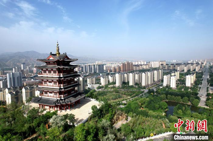 圖為航拍樂都區(qū)朝陽山片區(qū)?！⊙Φ?攝