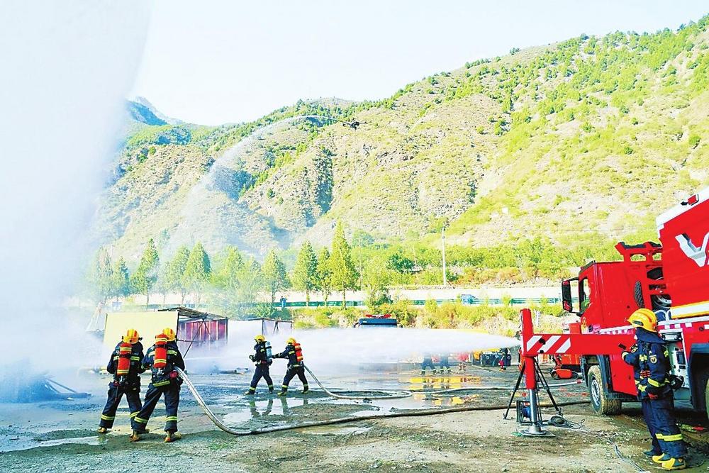 甘南消防參加“2025·鑄安高原”抗震救災(zāi)應(yīng)急演練