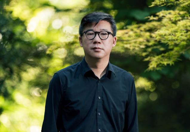 專訪李修文：AI時(shí)代，更要孤絕地成為自己